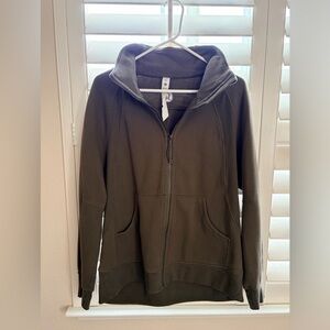Lululemon Women's Olive Green Scuba Half-Zip sweatshirt